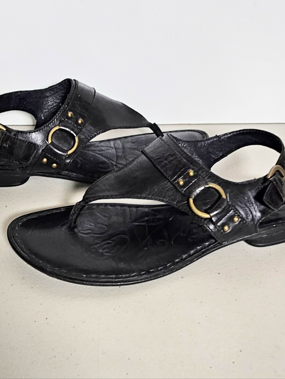 Born Black Leather Thong Sandals Buckle  Detail 6